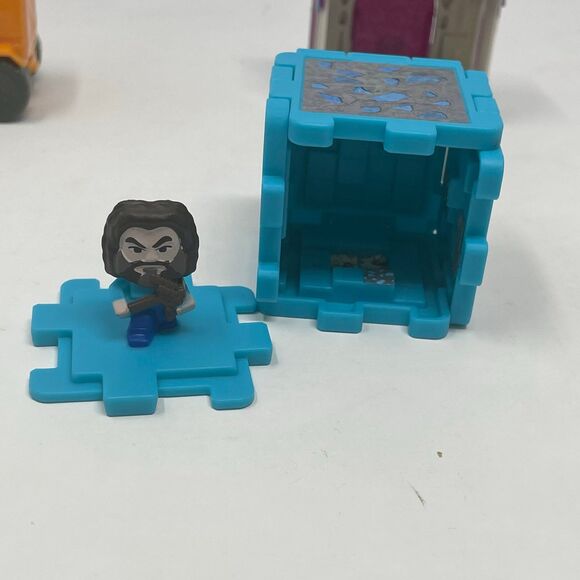 Mixed Lot of 17 small figures and toys - Picture 12 of 12